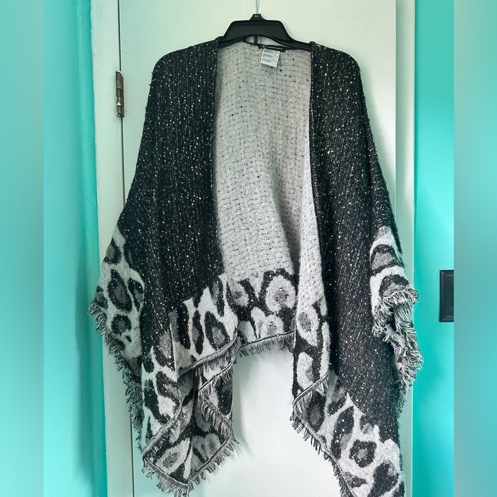 VGC sequined International Concepts poncho. Super soft and pretty!  One size